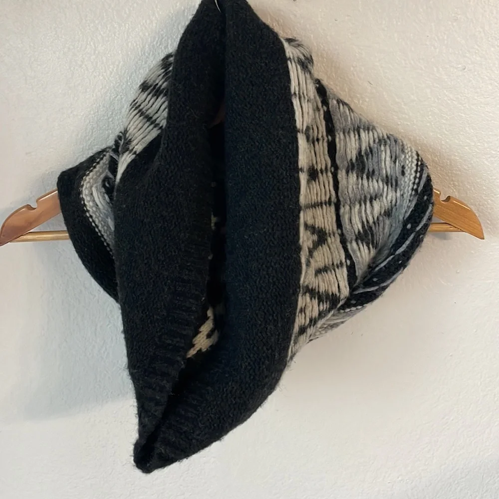 Gap Heavy Knit Infinity Scarf